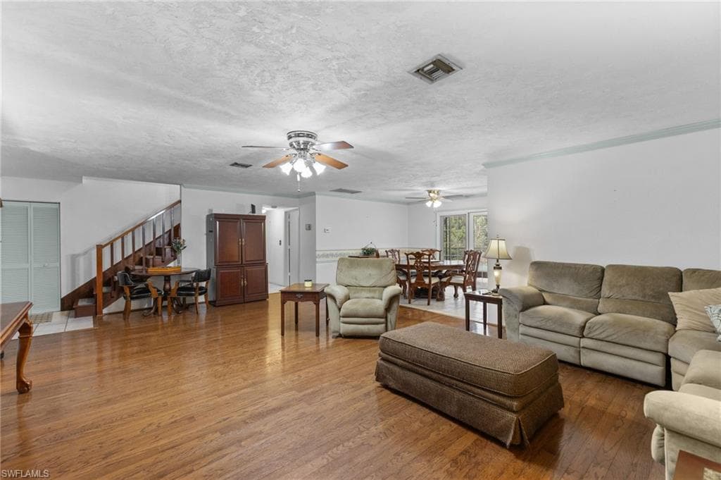4925 Boxwood Way, Naples, FL 34116-8