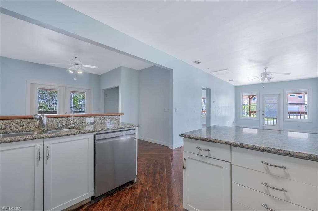 202 Allen Ave, Everglades City, FL 34139-14