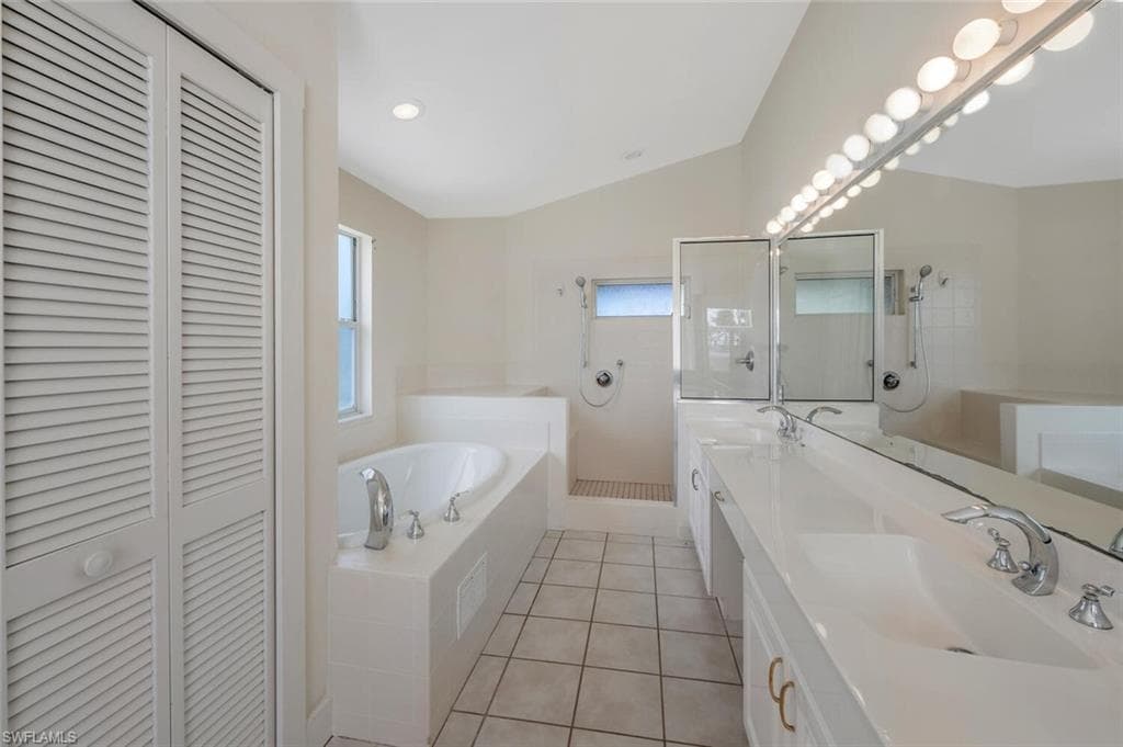 202 Allen Ave, Everglades City, FL 34139-25
