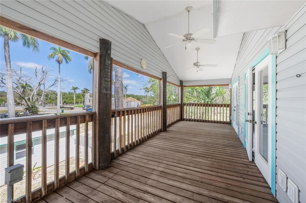 202 Allen Ave, Everglades City, FL 34139-28