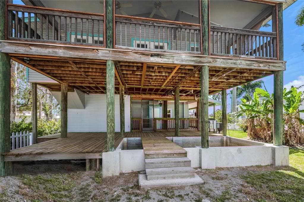 202 Allen Ave, Everglades City, FL 34139-31