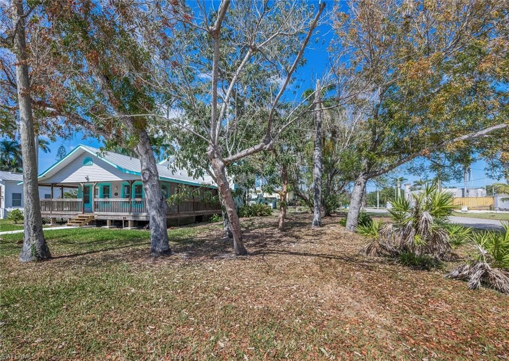 202 Allen Ave, Everglades City, FL 34139-33