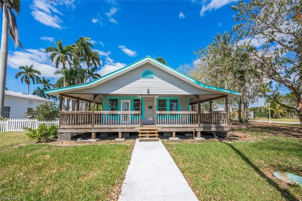 202 Allen Ave, Everglades City, FL 34139-3
