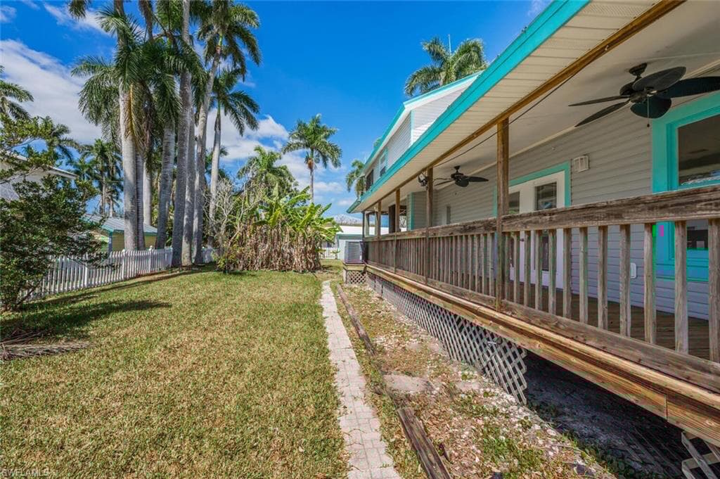 202 Allen Ave, Everglades City, FL 34139-39