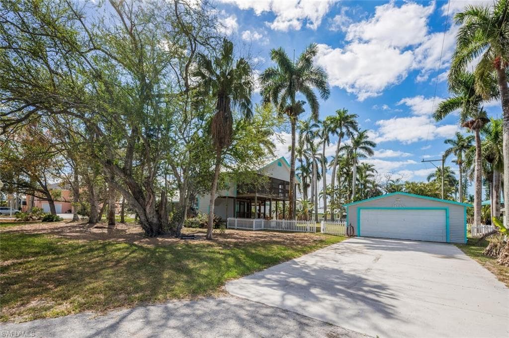 202 Allen Ave, Everglades City, FL 34139-40