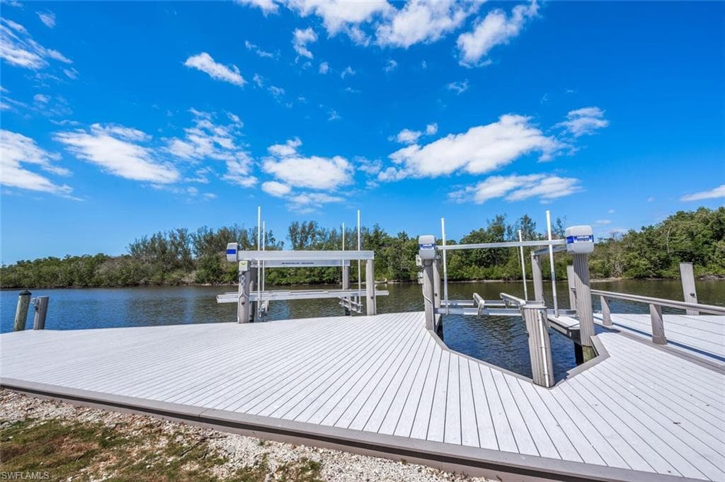 202 Allen Ave, Everglades City, FL 34139-43