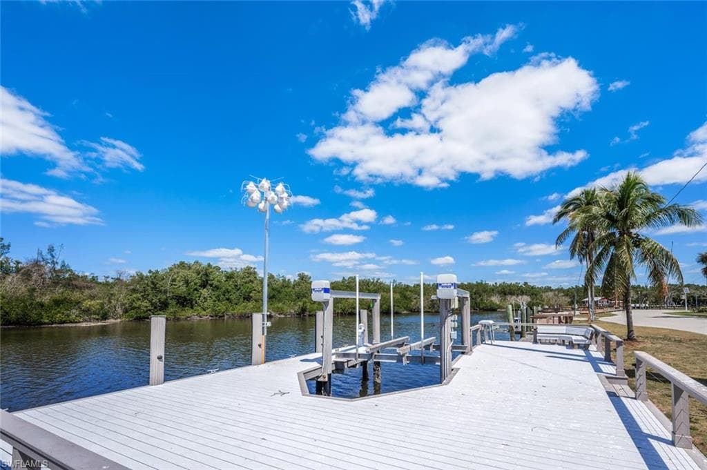 202 Allen Ave, Everglades City, FL 34139-44