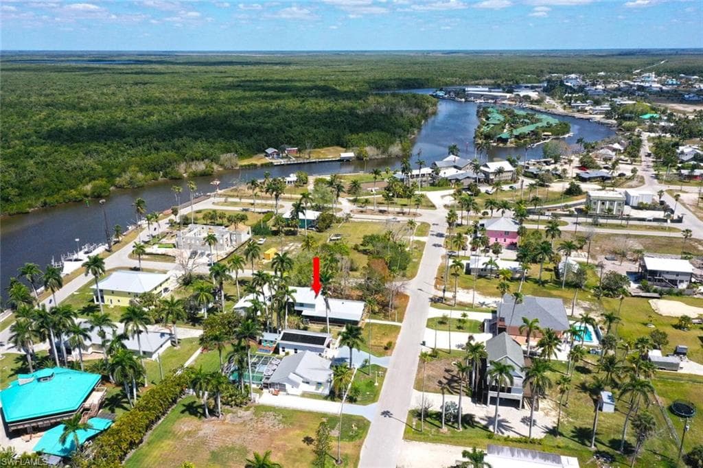 202 Allen Ave, Everglades City, FL 34139-4