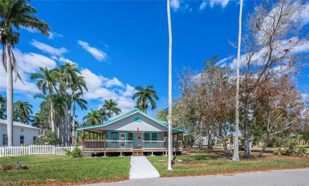202 Allen Ave, Everglades City, FL 34139-5