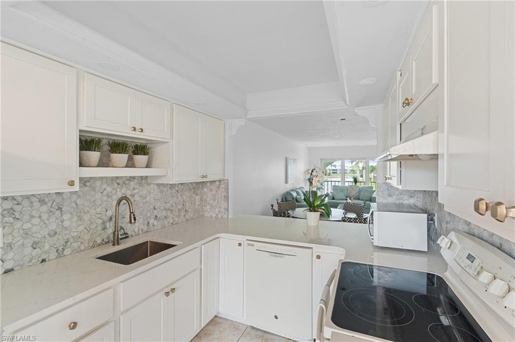 354 Charlemagne Blvd E204, Naples, FL 34112-11