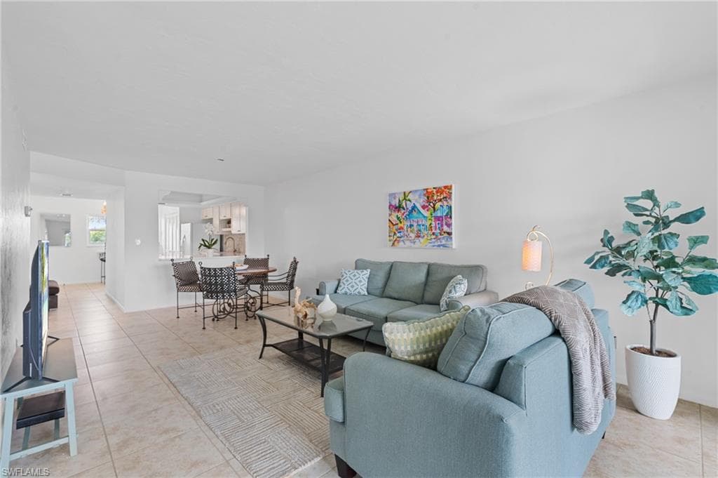 354 Charlemagne Blvd E204, Naples, FL 34112-1