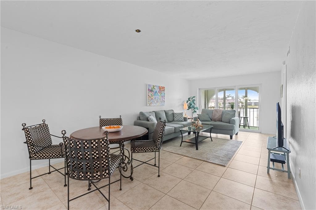 354 Charlemagne Blvd E204, Naples, FL 34112-7
