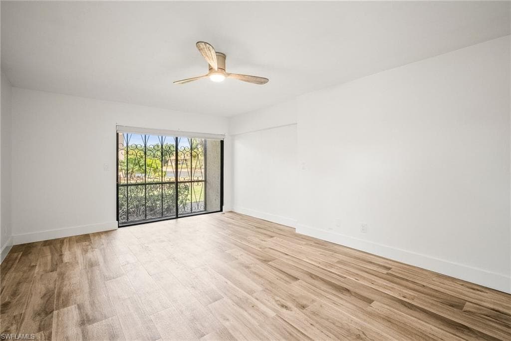 517 Lake Louise Cir 101, Naples, FL 34110-25