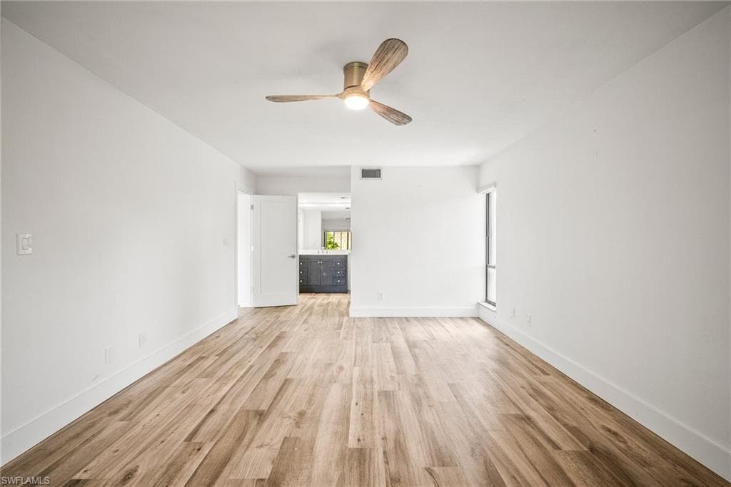 517 Lake Louise Cir 101, Naples, FL 34110-26
