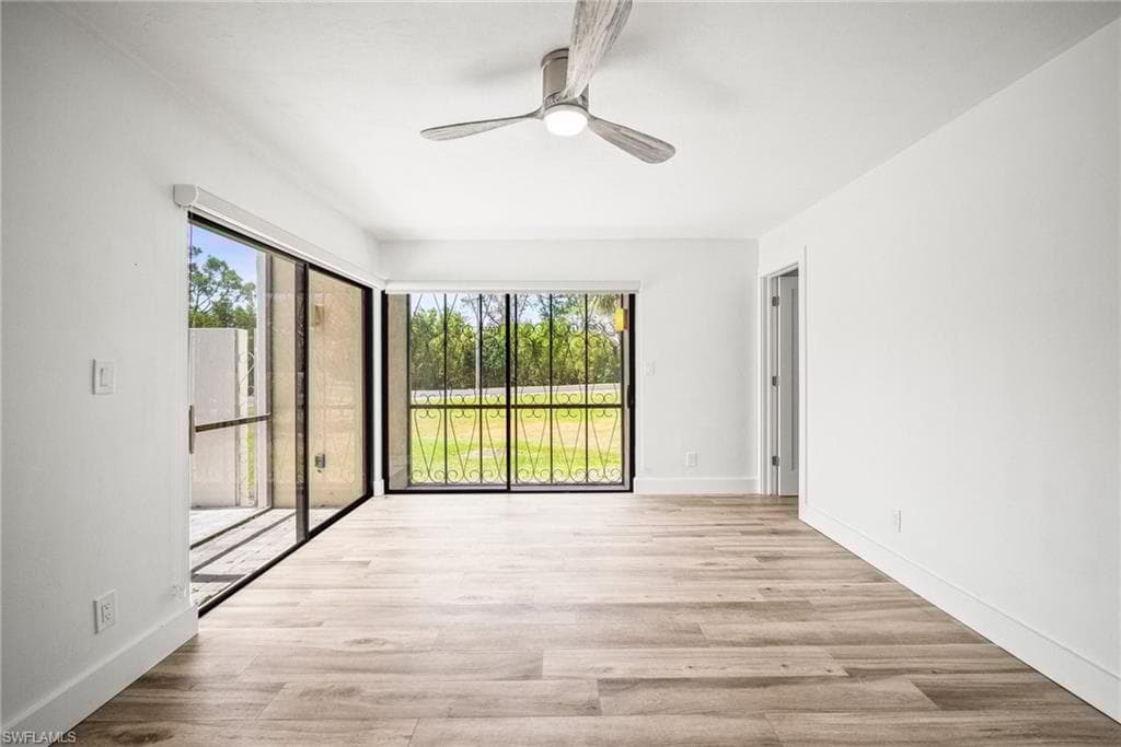 517 Lake Louise Cir 101, Naples, FL 34110-33