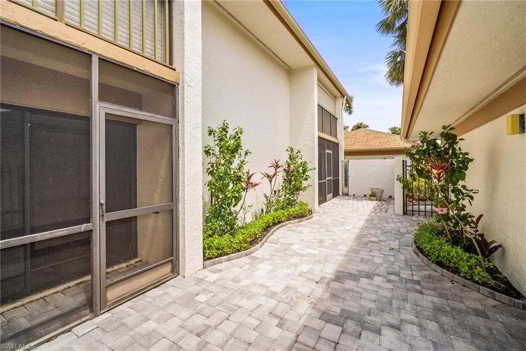 517 Lake Louise Cir 101, Naples, FL 34110-38