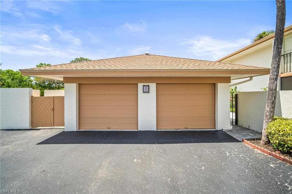 517 Lake Louise Cir 101, Naples, FL 34110-40
