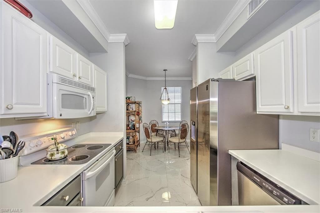 3935 Loblolly Bay Dr 305, Naples, FL 34114-12