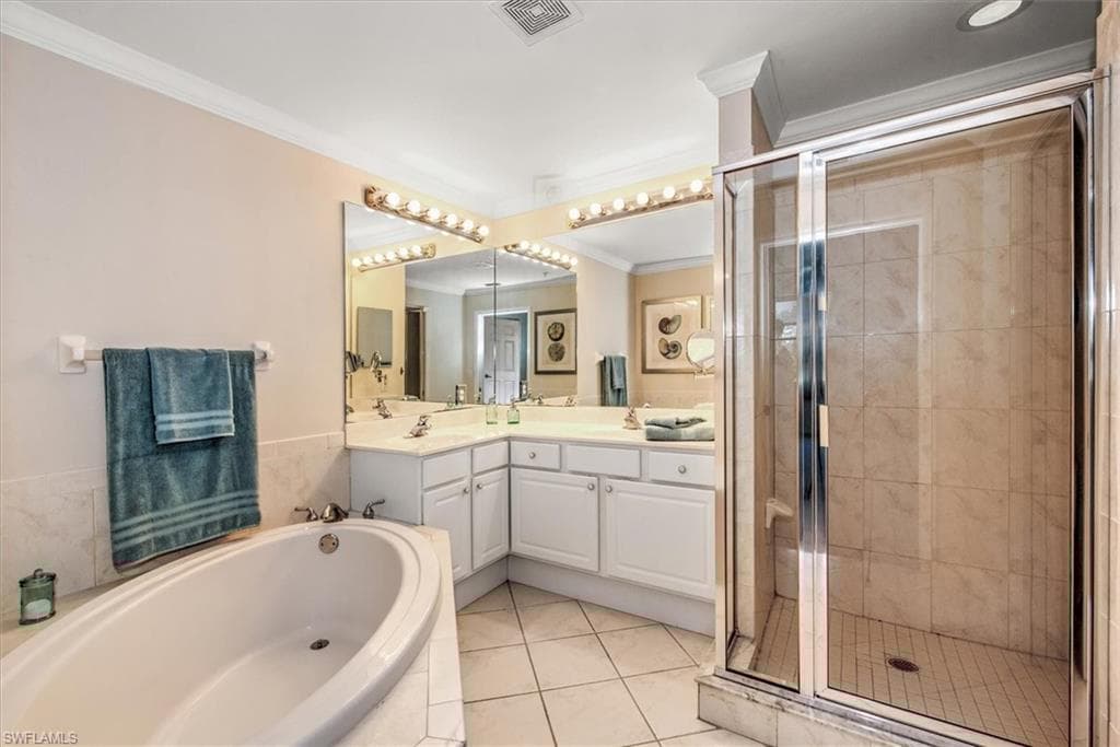 3935 Loblolly Bay Dr 305, Naples, FL 34114-16