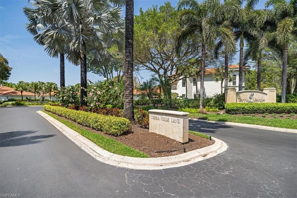 2387 Terra Verde Ln 2387, Naples, FL 34105-33