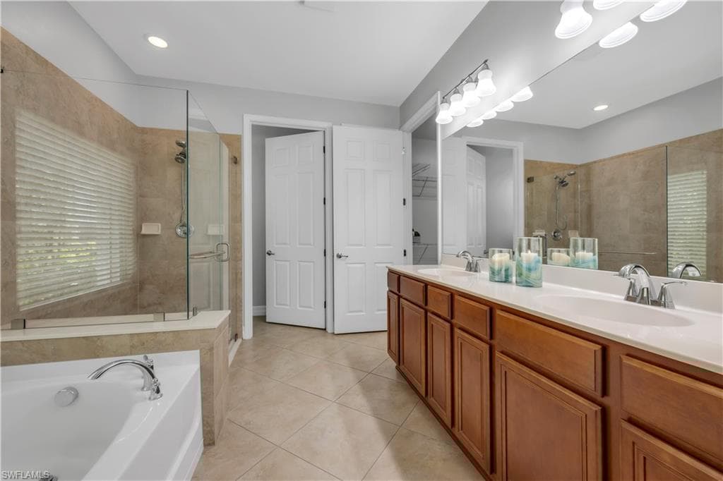 8637 Julia Ln, Naples, FL 34114-12
