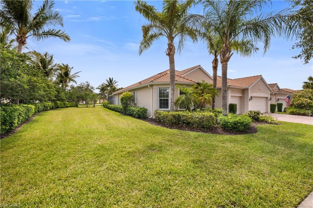 8637 Julia Ln, Naples, FL 34114-3