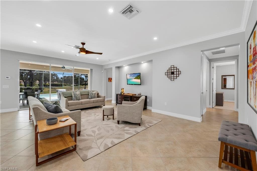 8637 Julia Ln, Naples, FL 34114-5