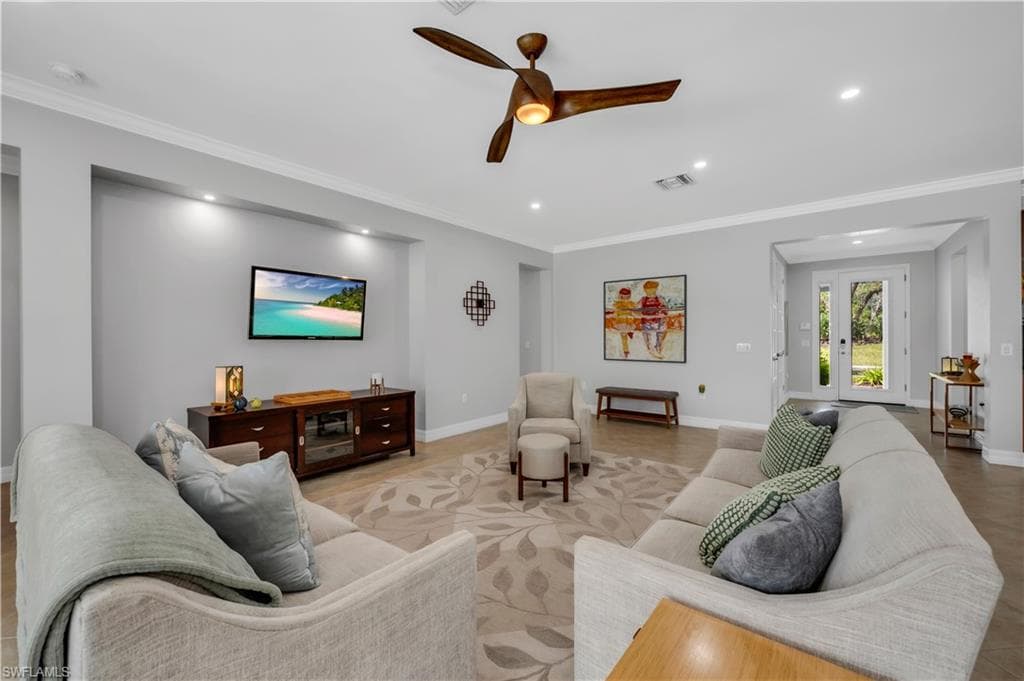 8637 Julia Ln, Naples, FL 34114-6