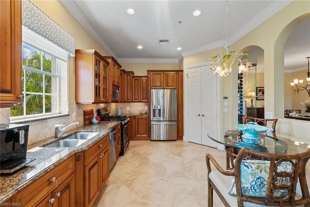 3160 Serena Ln 202, Naples, FL 34114-9