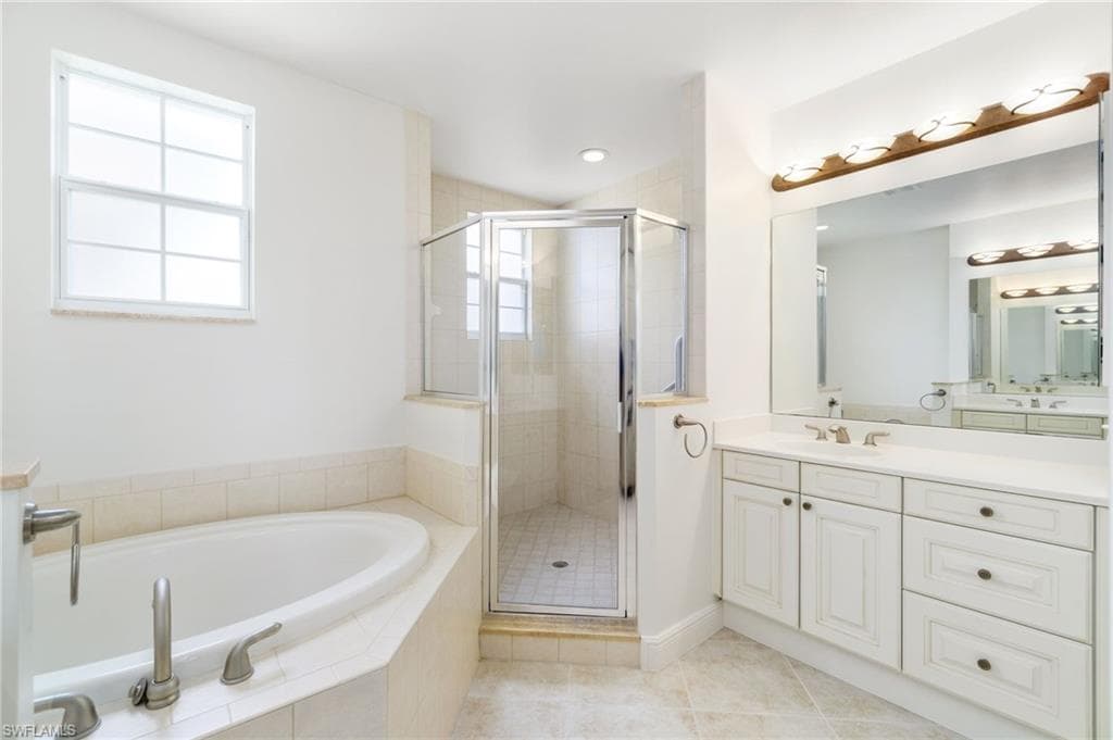 734 Regency Reserve Cir 2702, Naples, FL 34119-23