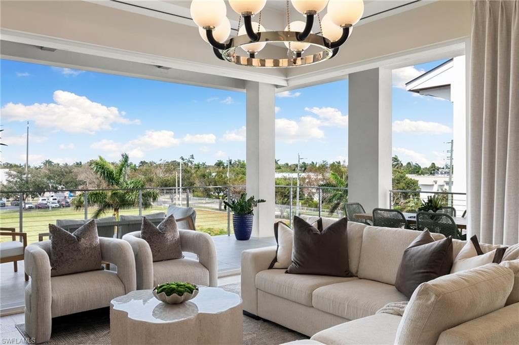 201 8th St S 301, Naples, FL 34102-4