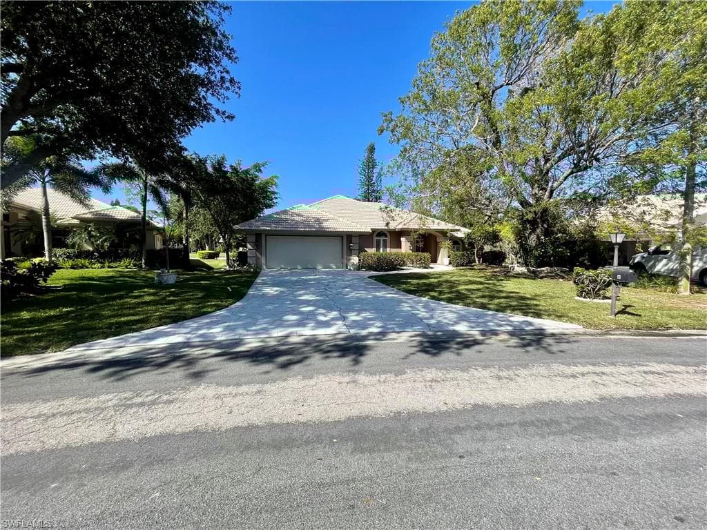 171 Muirfield Cir, Naples, FL 34113-2