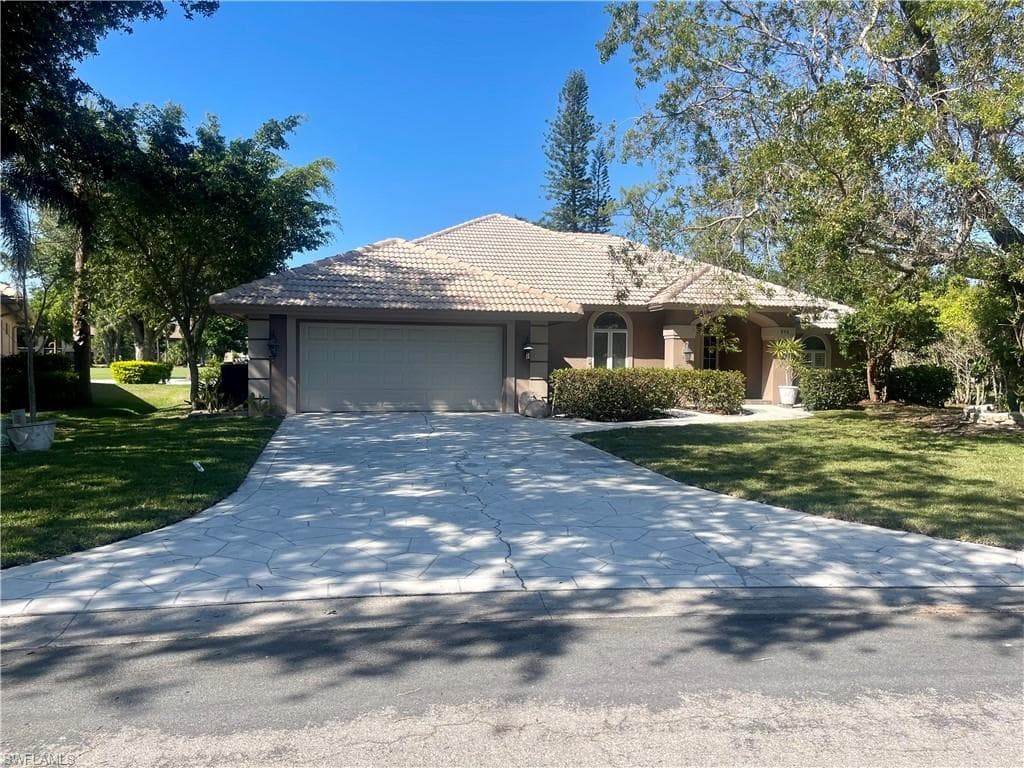171 Muirfield Cir, Naples, FL 34113-3