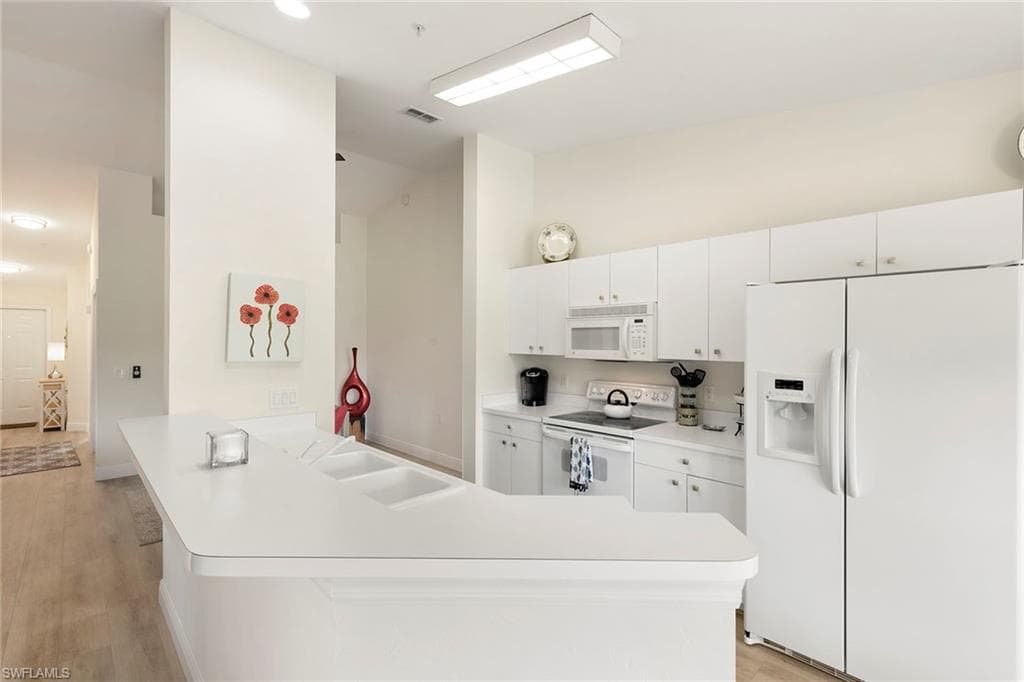 2855 Cypress Trace Cir 203, Naples, FL 34119-9