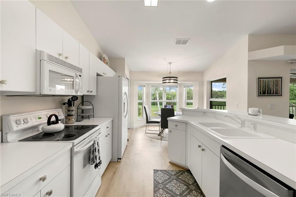 2855 Cypress Trace Cir 203, Naples, FL 34119-7