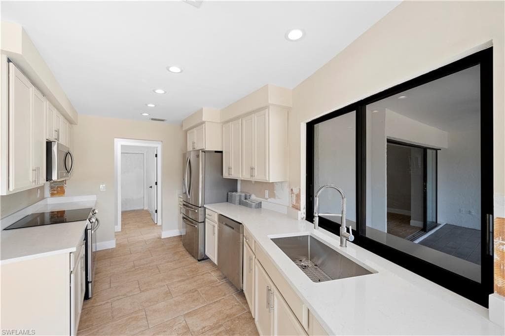 2521 Longboat Dr, Naples, FL 34104-14