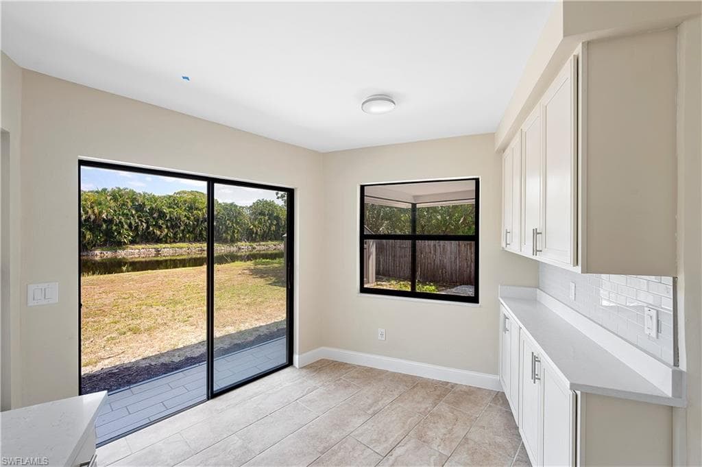 2521 Longboat Dr, Naples, FL 34104-15