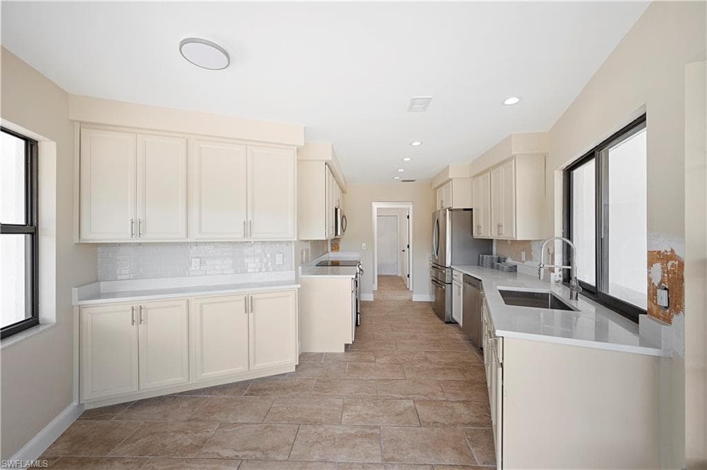 2521 Longboat Dr, Naples, FL 34104-16