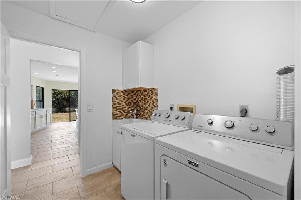2521 Longboat Dr, Naples, FL 34104-25