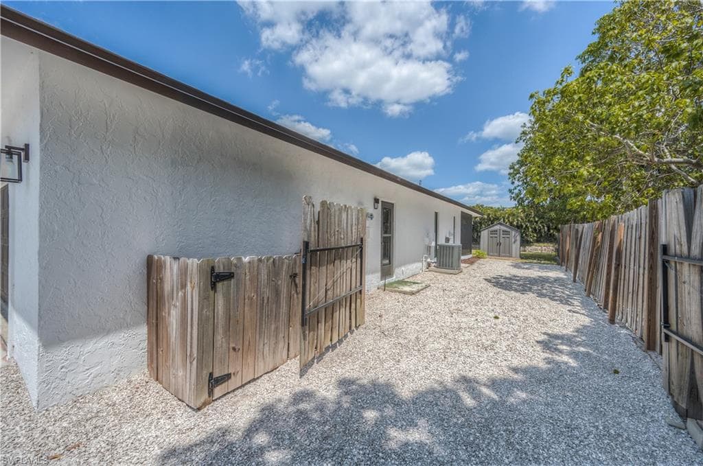 2521 Longboat Dr, Naples, FL 34104-28