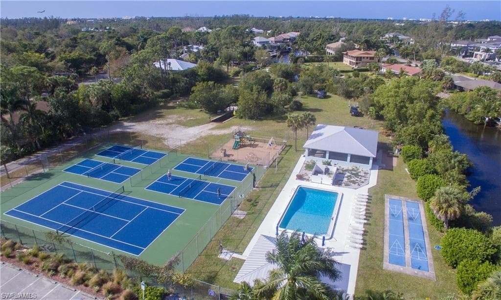 2521 Longboat Dr, Naples, FL 34104-31