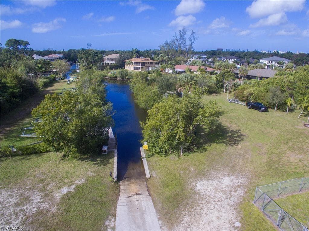2521 Longboat Dr, Naples, FL 34104-32