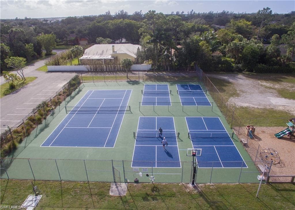 2521 Longboat Dr, Naples, FL 34104-33