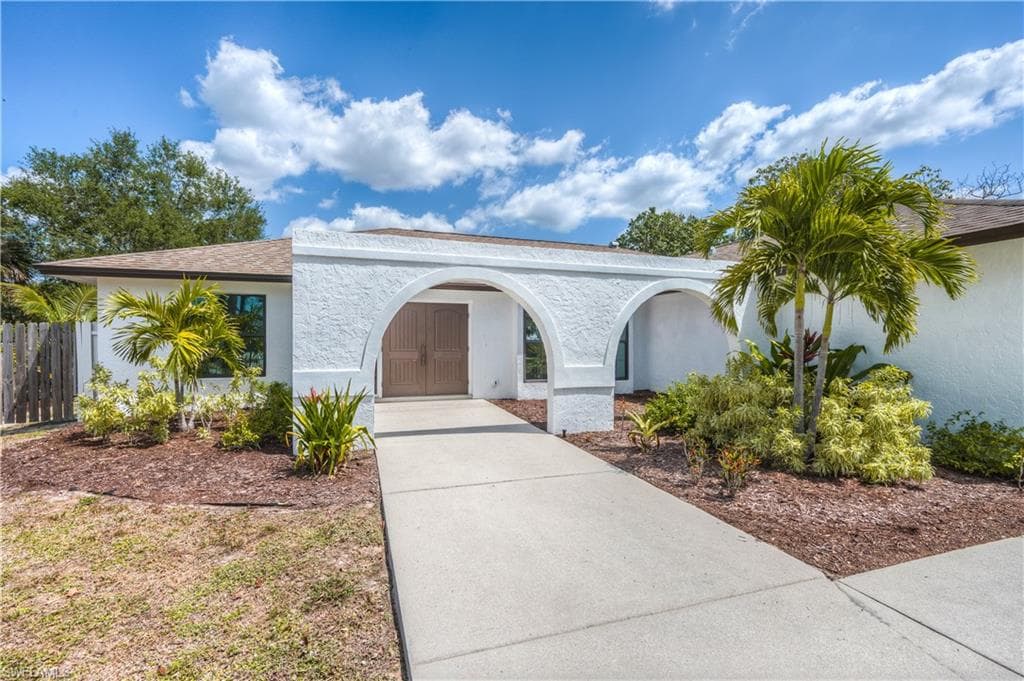 2521 Longboat Dr, Naples, FL 34104-5