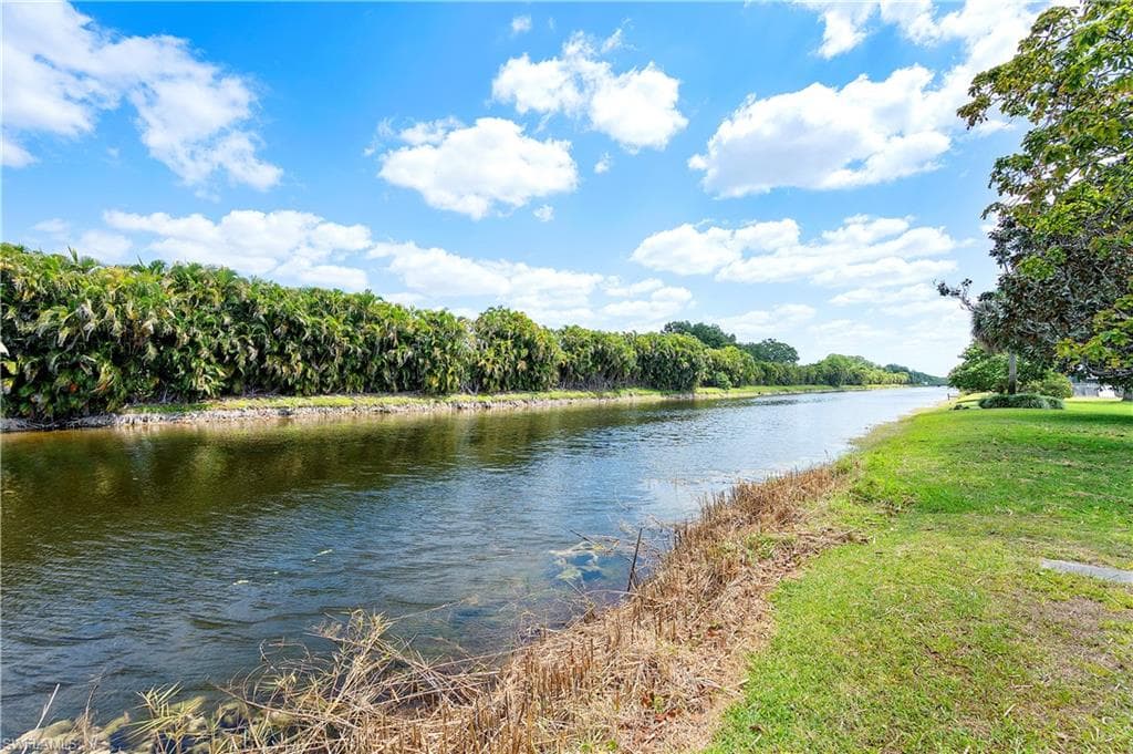 2521 Longboat Dr, Naples, FL 34104-8