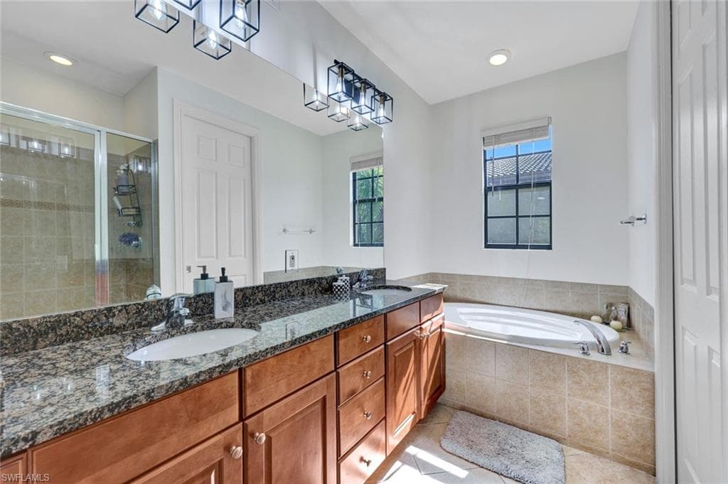 9145 Chula Vista St 13004, Naples, FL 34113-14