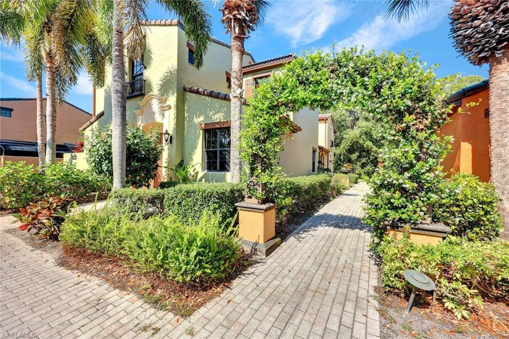 9145 Chula Vista St 13004, Naples, FL 34113-1