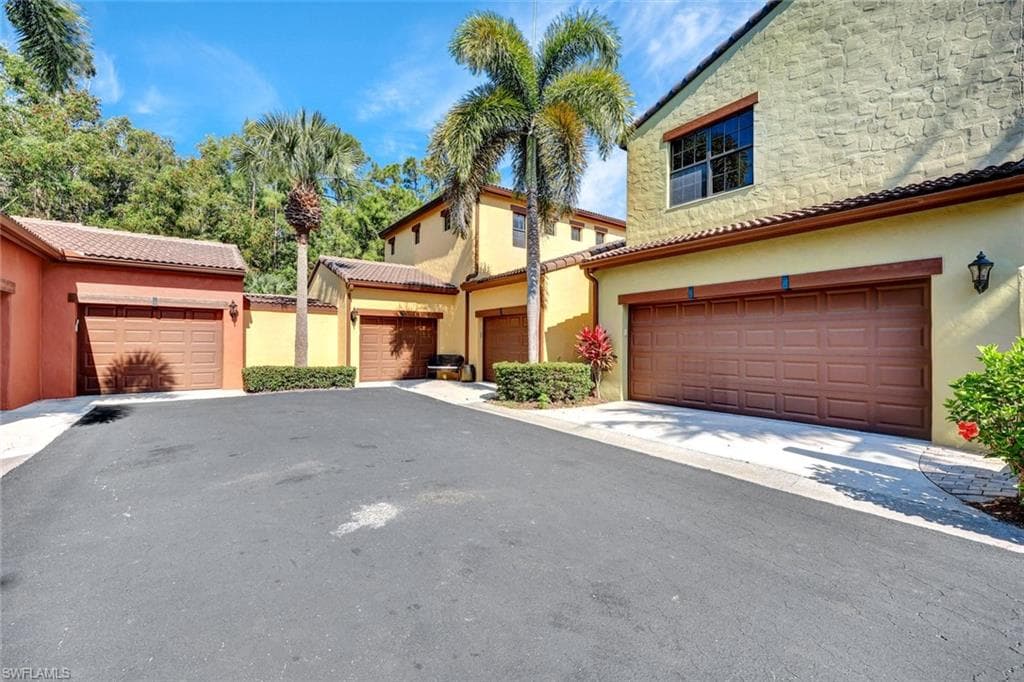 9145 Chula Vista St 13004, Naples, FL 34113-3