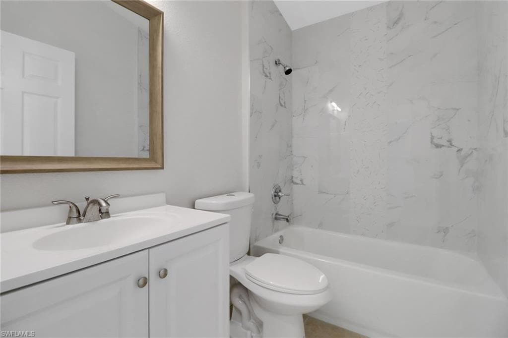 2575 39th Ave NE, Naples, FL 34120-9