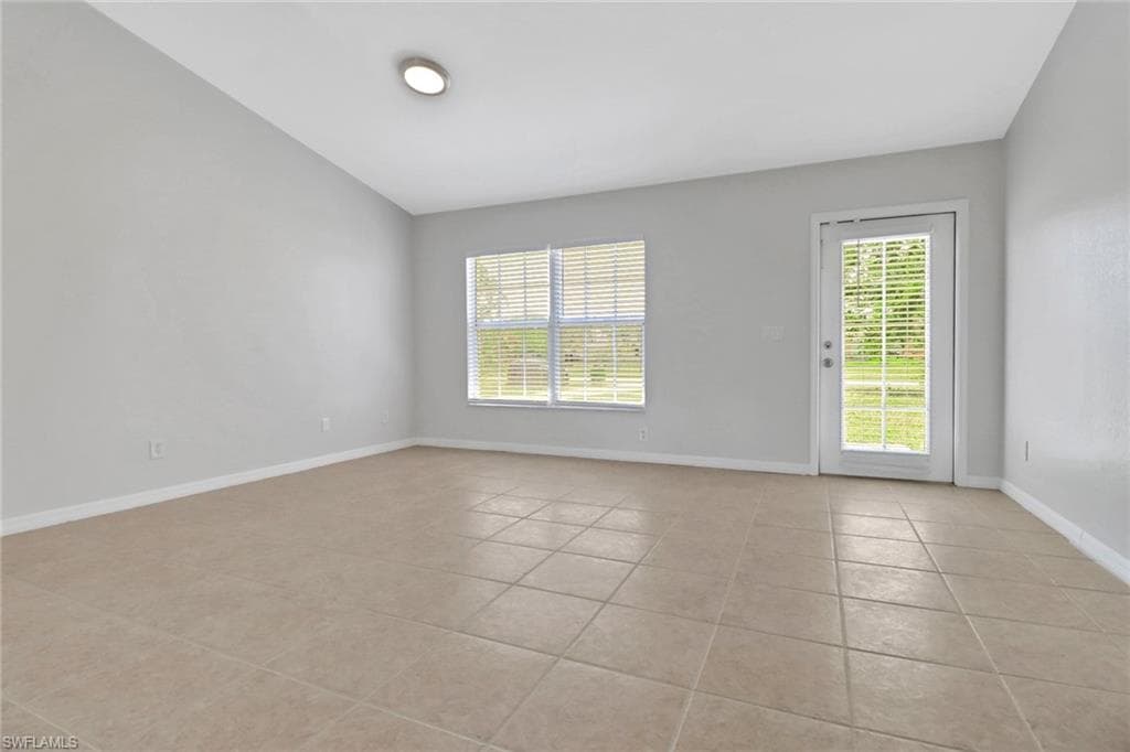 2575 39th Ave NE, Naples, FL 34120-3